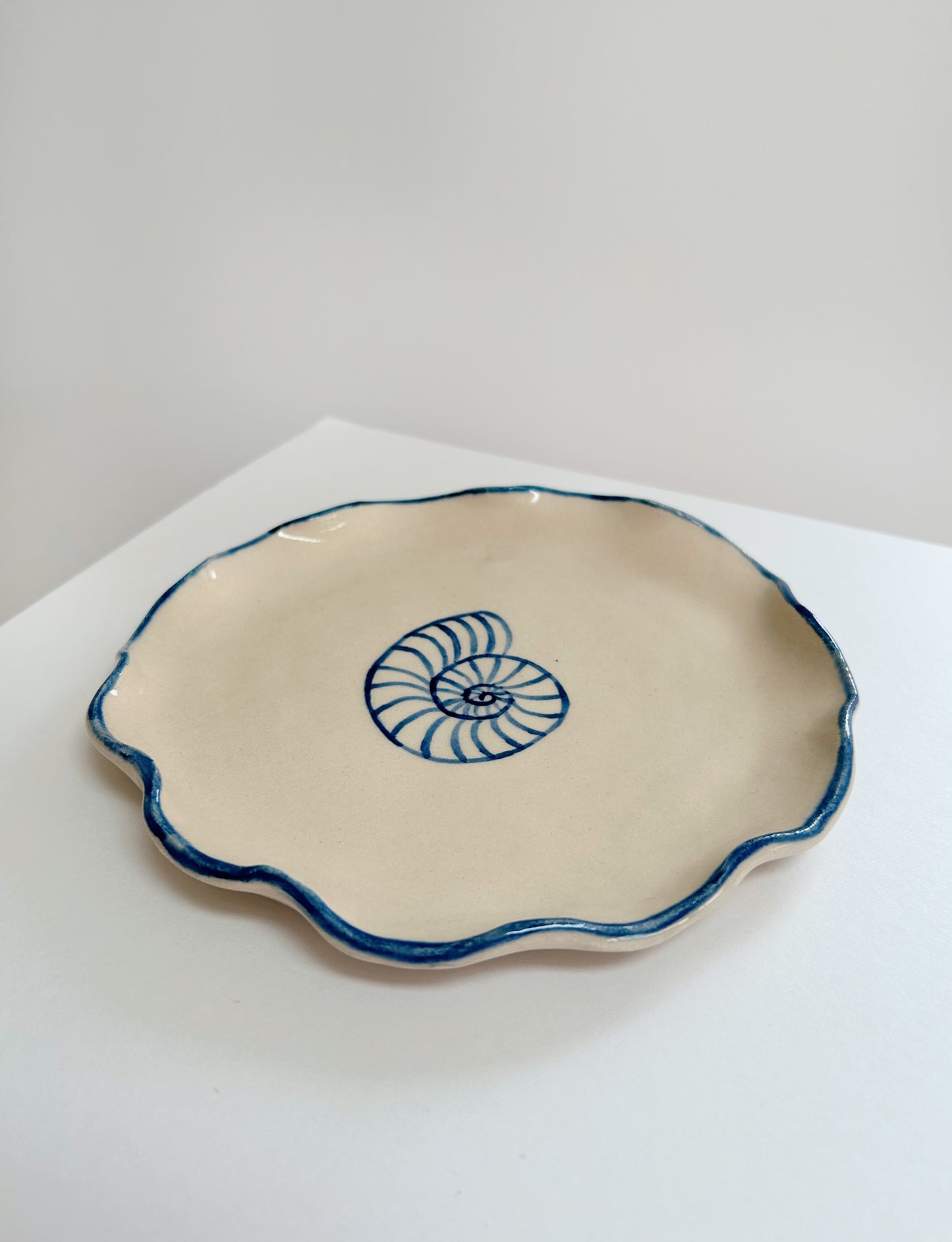 Seashell Design Stoneware Plate